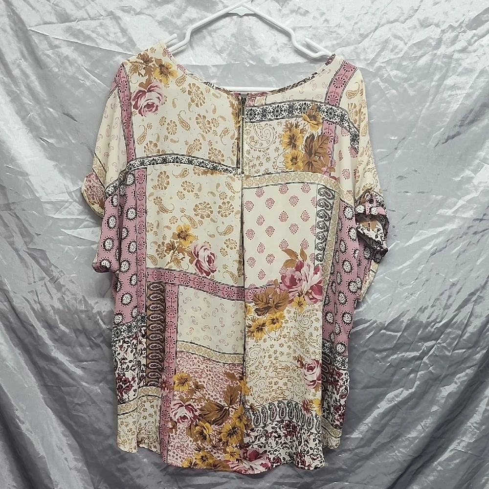 Maurices Floral Blouse Short Sleeve Zippered Pleated Back Womens 2X - Picture 8 of 8